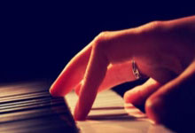 巴哈马代表团游泳选手勇夺第一名