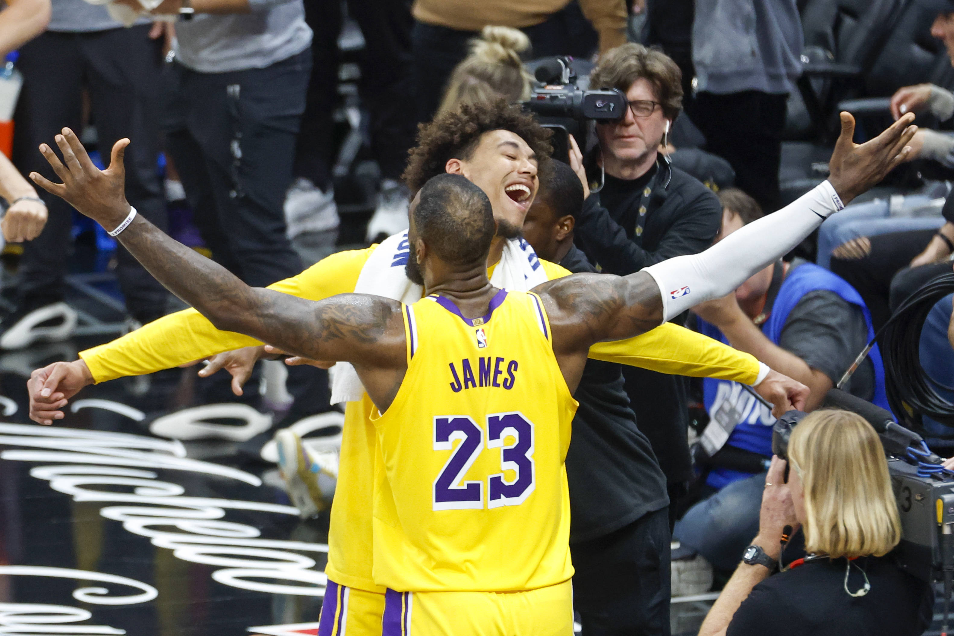 三亿体育体育app下载地址-NBA球员参加球队训练备战新赛季