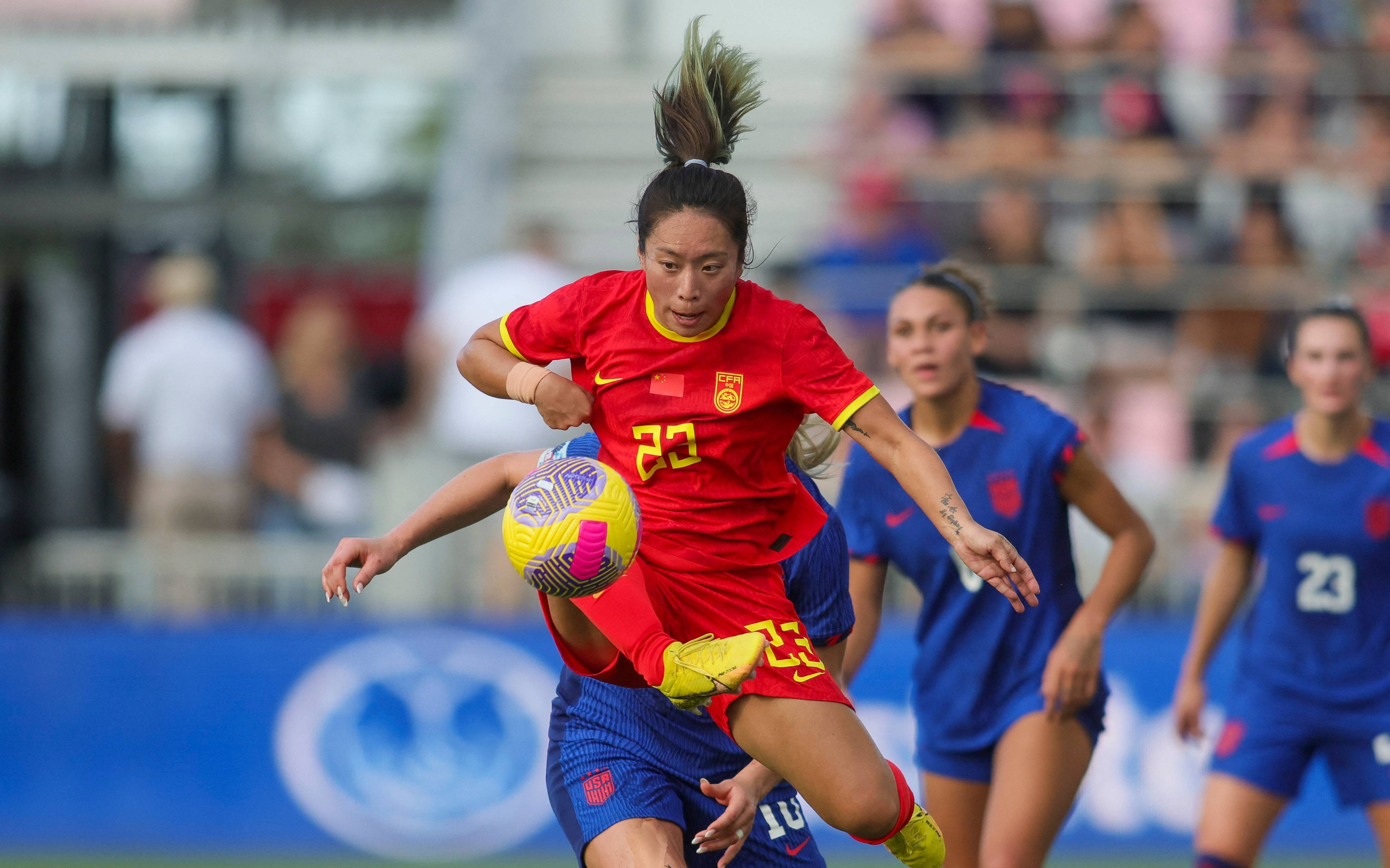 三亿体育体育官方-精彩绝伦!女足比赛场上引爆激情