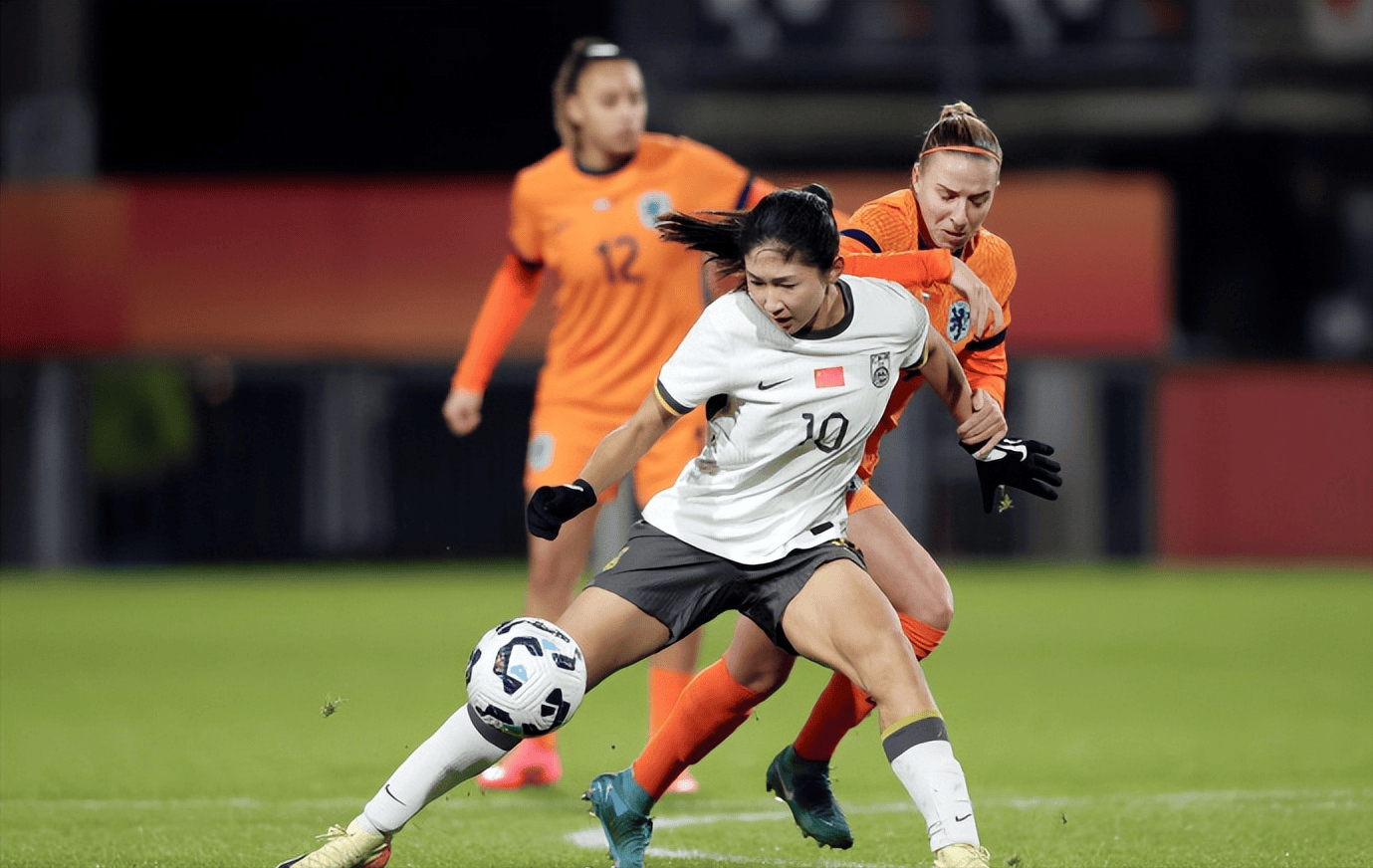 精彩绝伦！女足比赛场上引爆激情