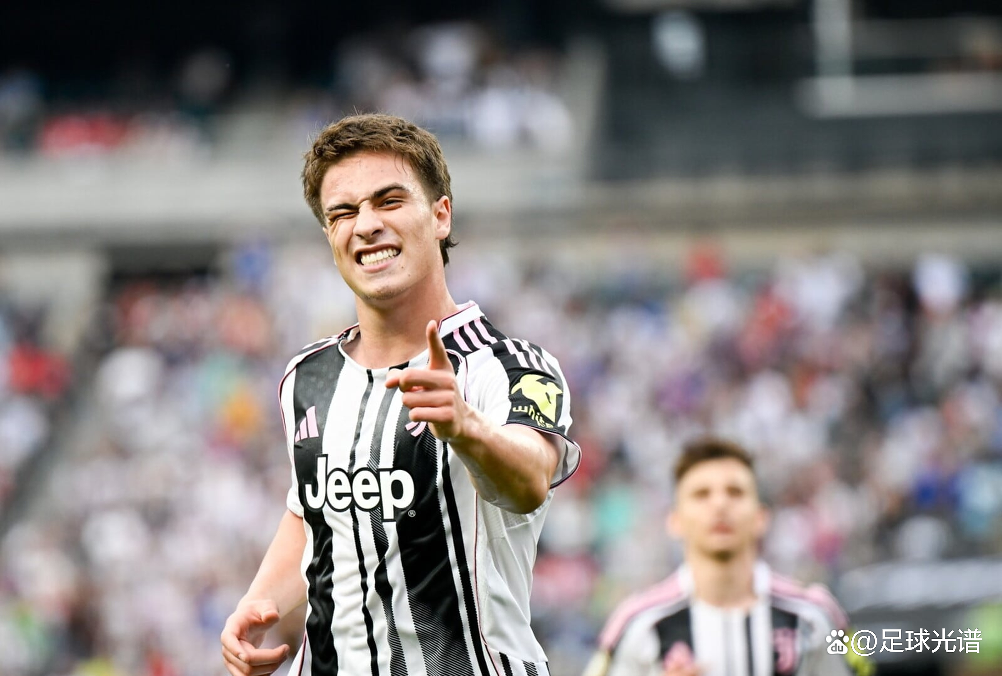 关于尤文图斯主场大胜,稳坐积分榜首的信息 关于尤文图斯主场大胜,稳坐积分榜首的信息