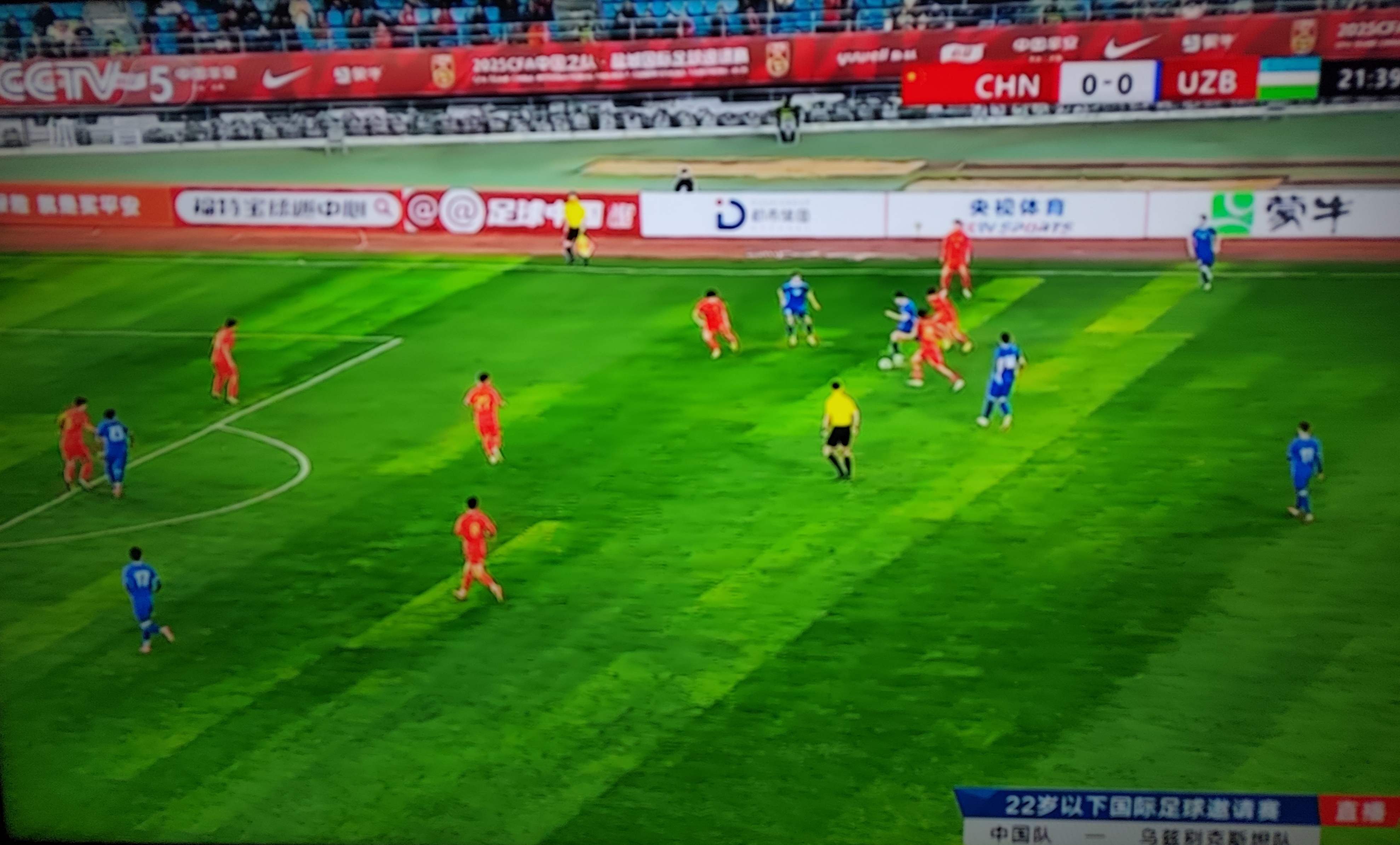 足球职业联赛实力对决引爆赛场