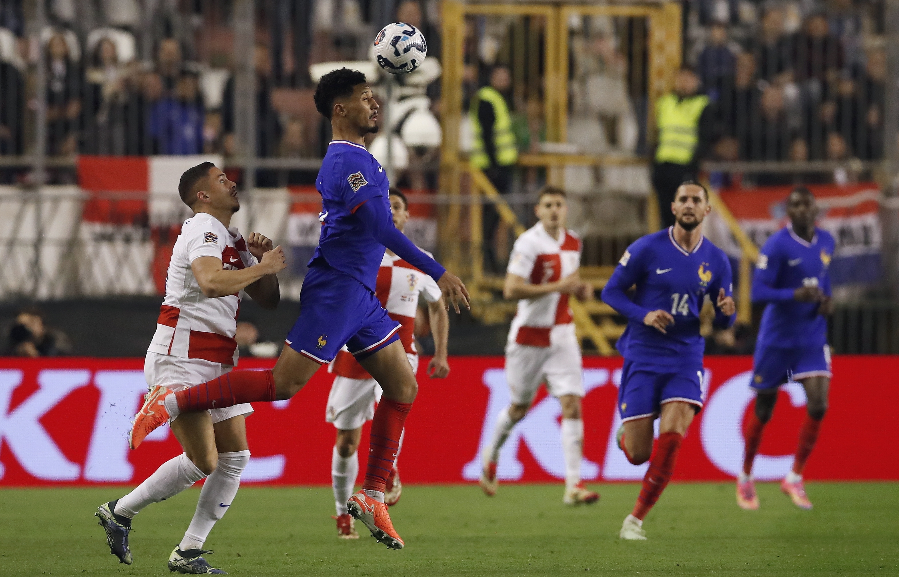 包含克罗地亚队晋级欧国联八强，力压对手实现突围的词条