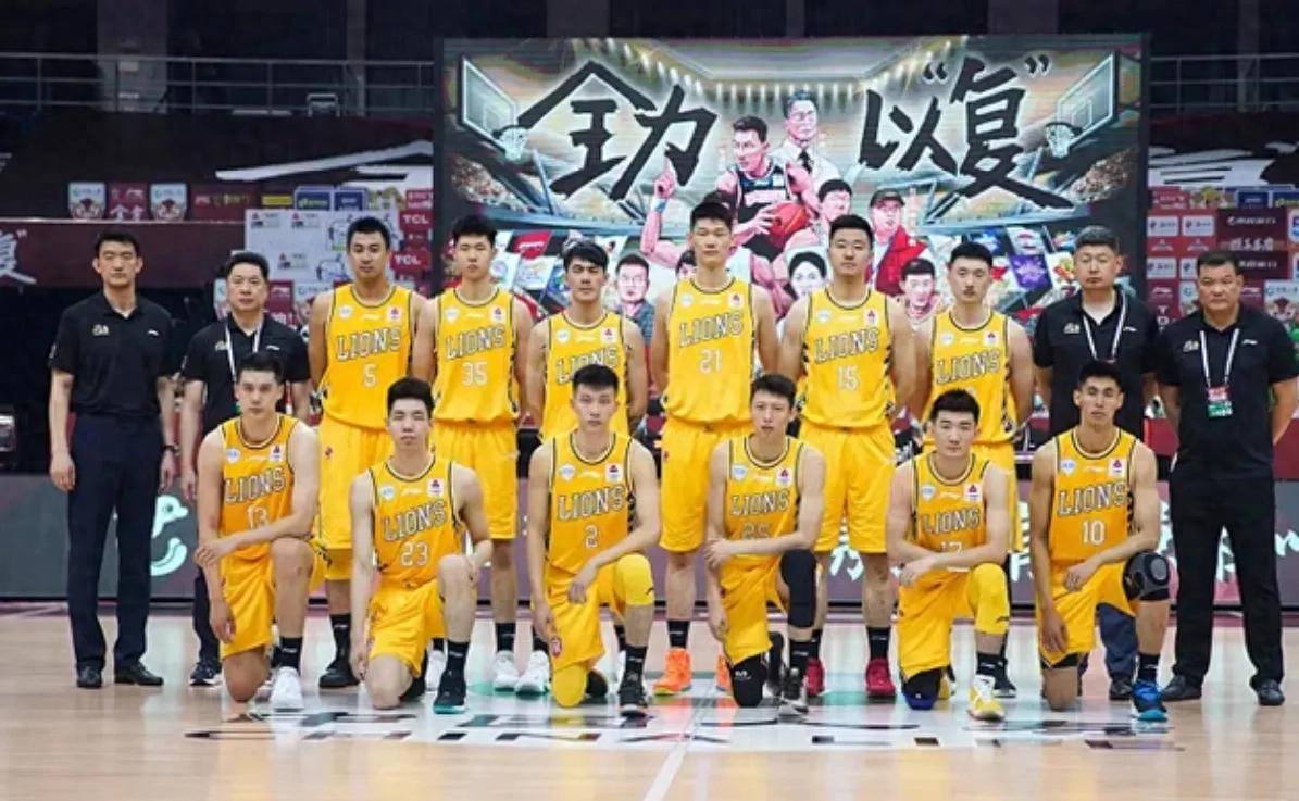 三亿体育体育投注-包含CBA史上最具悬念的赛季即将到来！各大豪门球队密集引援备战的词条