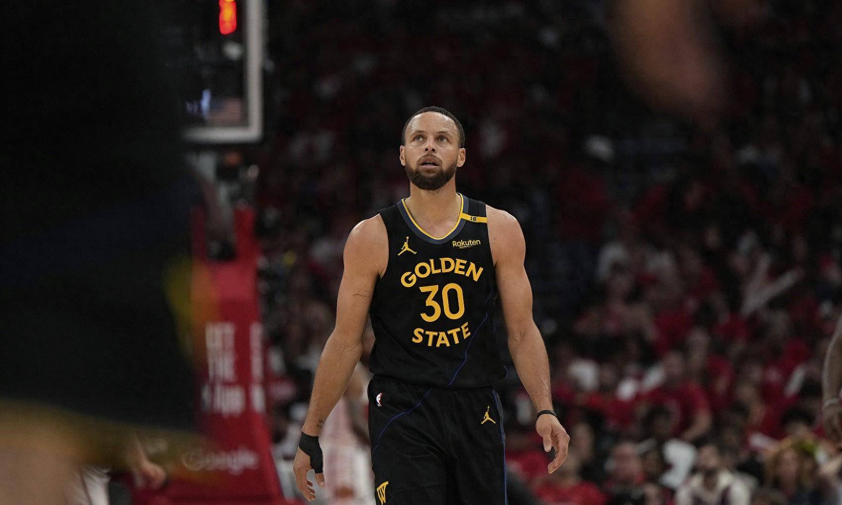 勇士大将库里伤愈归队，球迷期待他的表现