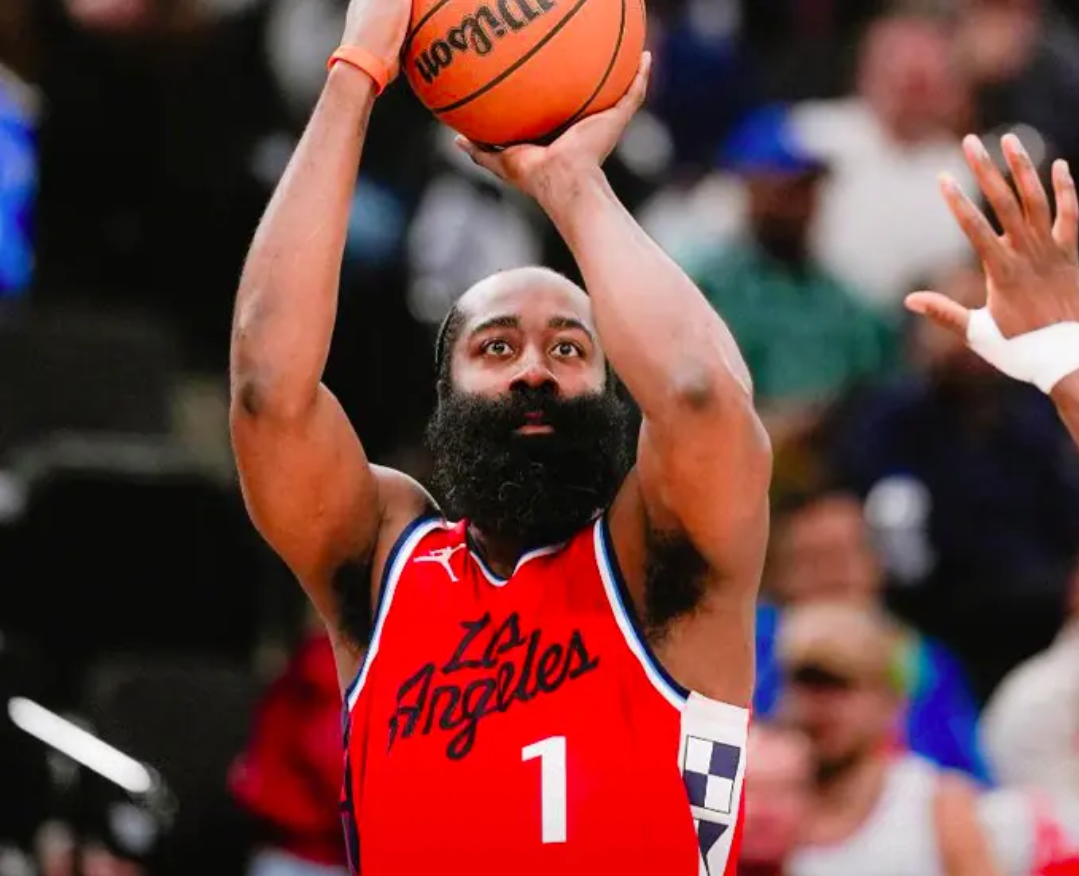 安东尼砍下28分领军开拓者逆转老鹰赢球的简单介绍