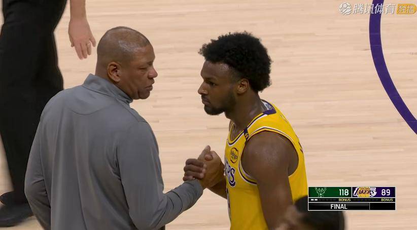 「雄鹿大胜森林狼，字母哥独得35分」