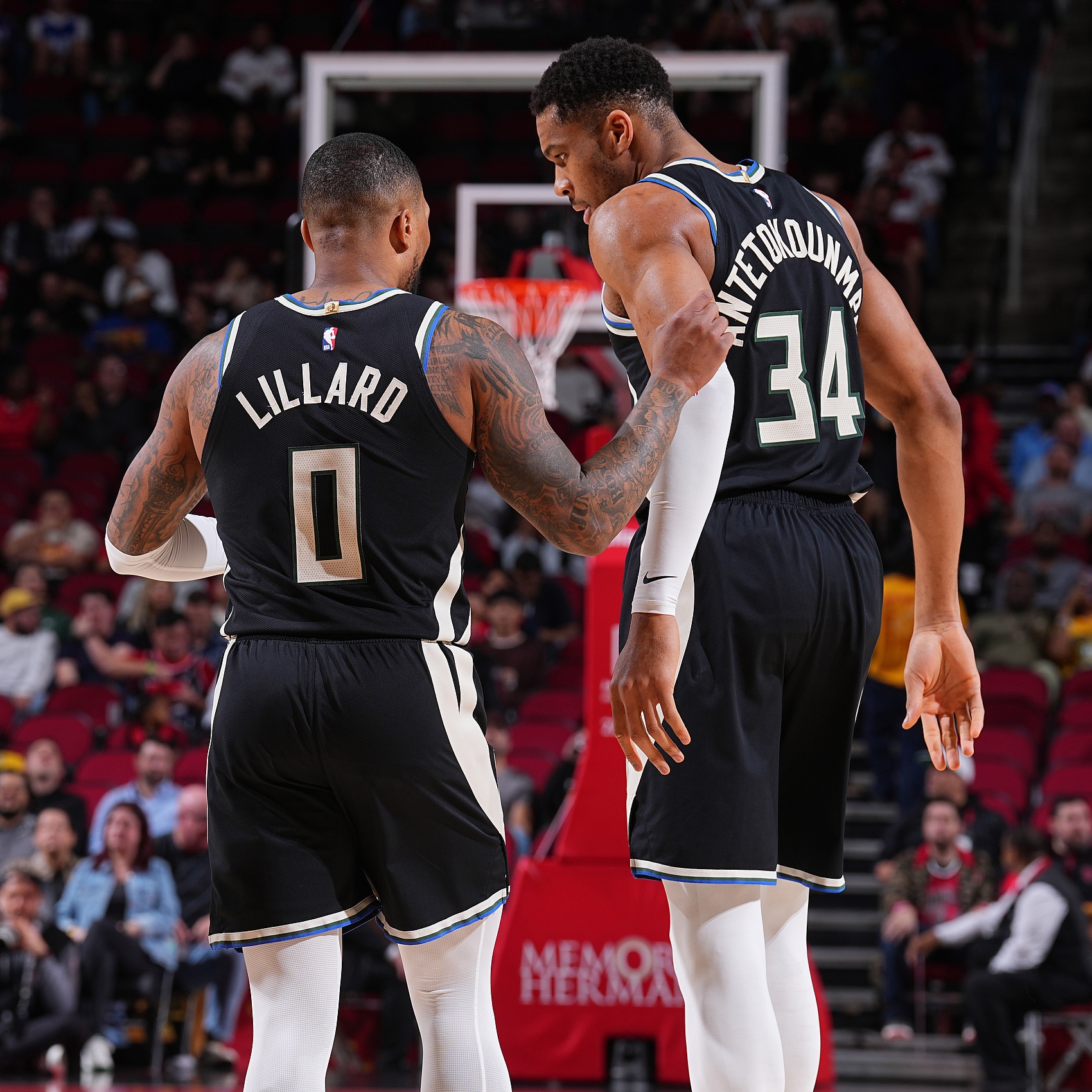 关于雄鹿遭爵士逆转，四连败失势的信息