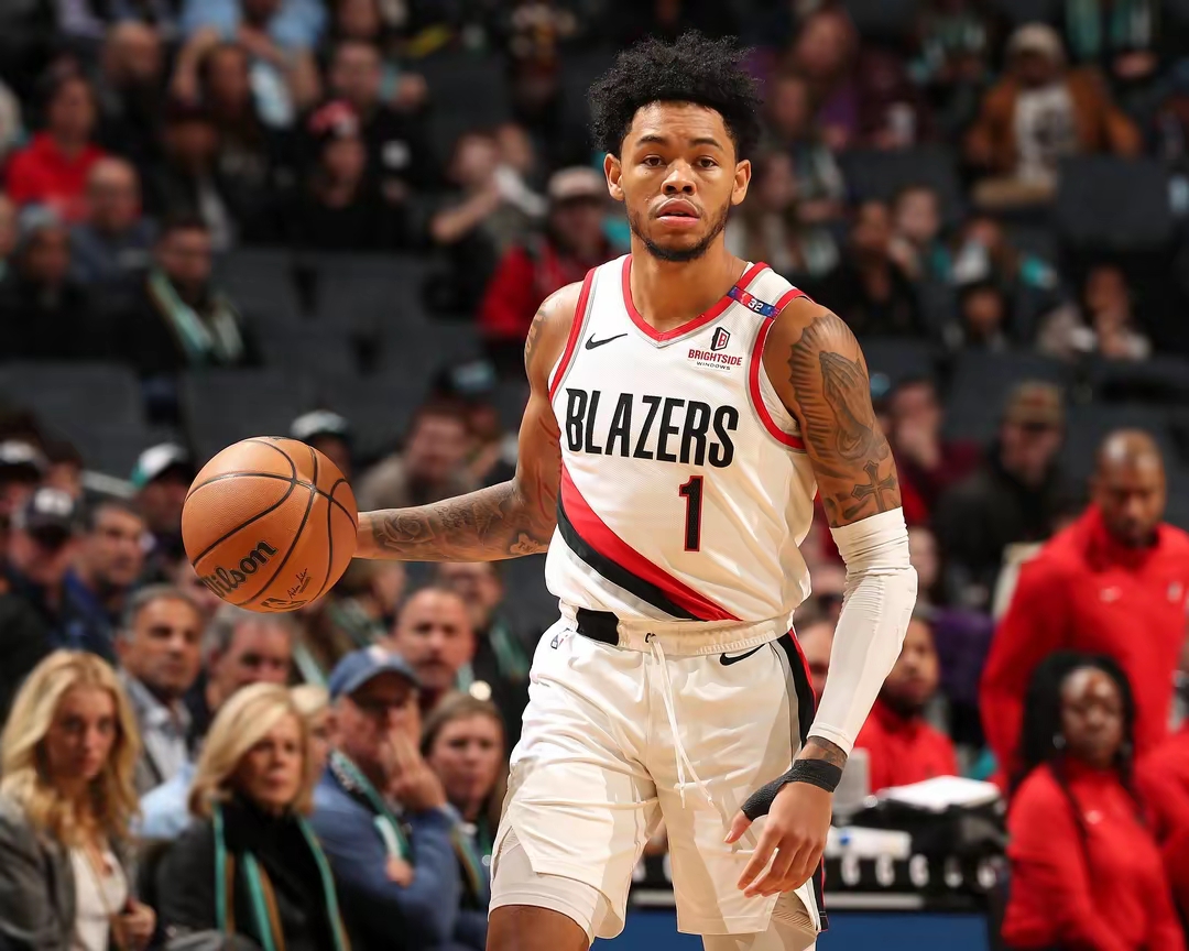 三亿体育体育电竞-开拓者客场爆冷擒下热火，终结连败的简单介绍