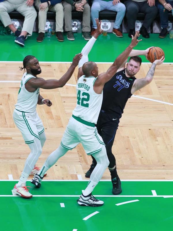 三亿体育体育电竞-凯尔特人后卫犯规次数屡屡被吐槽，球员需集中注意力改善技术的简单介绍