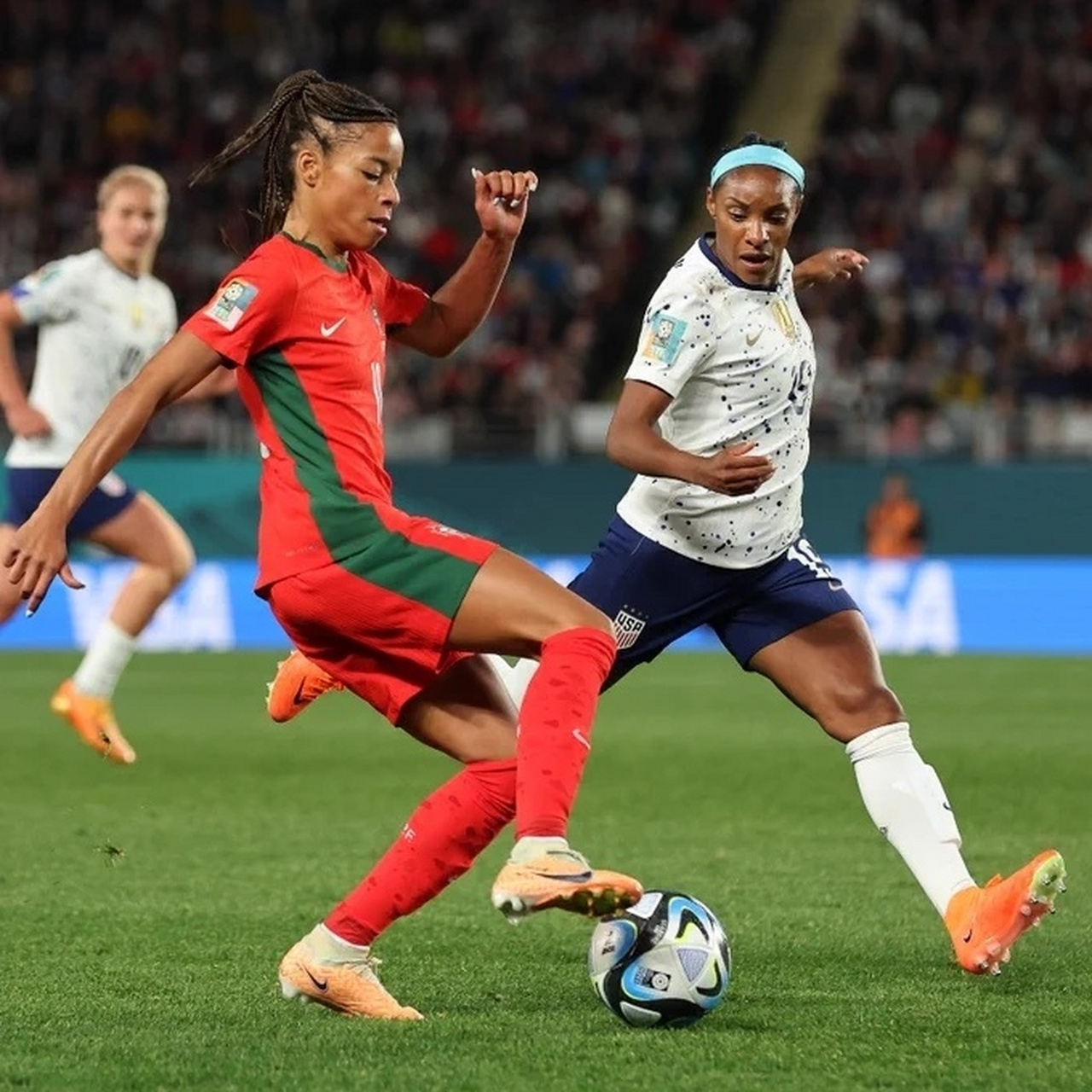 三亿体育体育登录-包含美国女足明星:指挥球队争夺胜利的词条