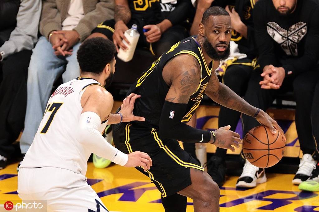 湖人大胜掘金,詹皇32+8+10带队取胜的简单介绍 湖人大胜掘金,詹皇32+8+10带队取胜的简单介绍